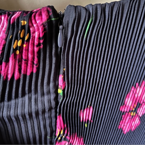 DKNY Printed Pleated Faux-Wrap Dress Navy with Pink Floral Size 8 - Picture 14 of 14